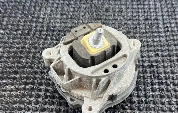 BMW 1 F20 F21 Engine mount bracket 6854251