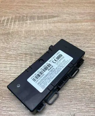 Volkswagen Golf V Antenna control unit 035620