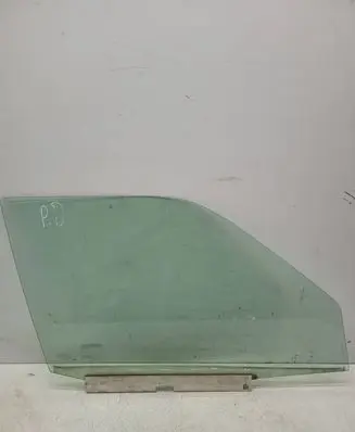 Mercedes-Benz 190 W201 Front door window glass four-door