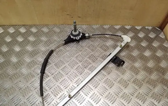 Rear door manual window regulator