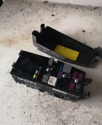 KIA Sedona Fuse box set 919504D0500L