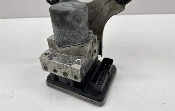 BMW 5 G30 G31 ABS Pump 6889216