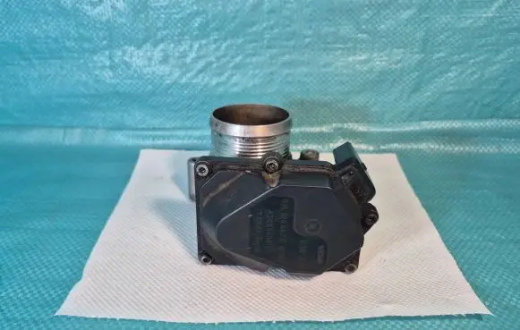 Volkswagen PASSAT B6 Throttle valve 03L128063E 1705090418 A2C53338105