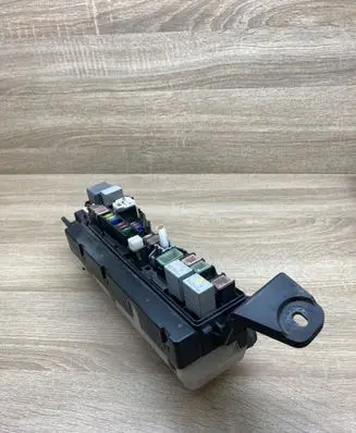 Toyota Avensis T250 Fuse module 9008087019 9008087030
