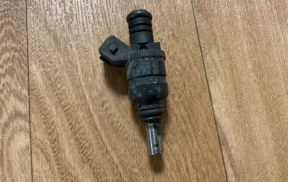 BMW 5 E60 E61 Fuel injector 1427240