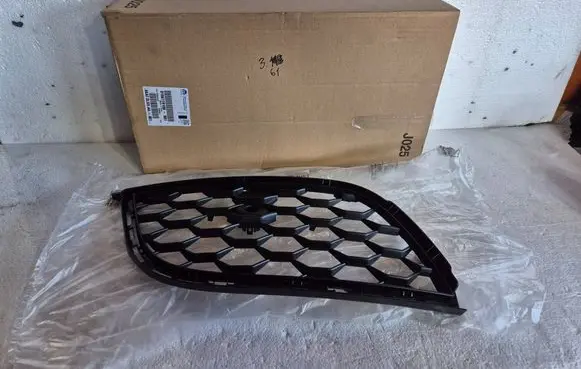Alfa Romeo Giulietta Front bumper lower grill 156109983 156119109 6KA78LXHAA