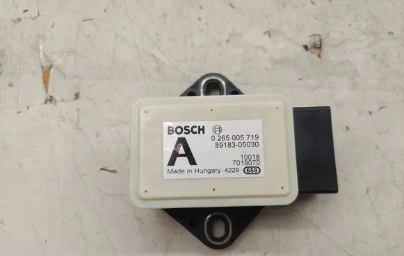 Toyota Avensis T270 ESP acceleration yaw rate sensor 8918305030 0265005719
