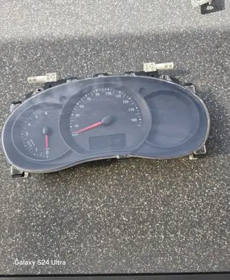 Speedometer (instrument cluster)