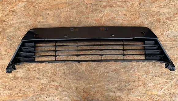 Toyota Auris E180 Front bumper lower grill 5311202390 5311202410