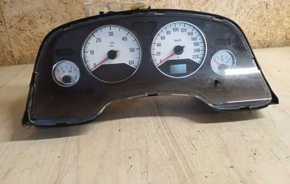Opel Zafira A Speedometer (instrument cluster) 24461761