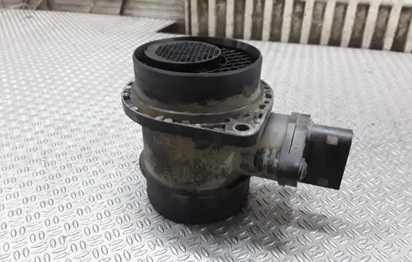Volkswagen Polo IV 9N3 Mass air flow meter 038906461B