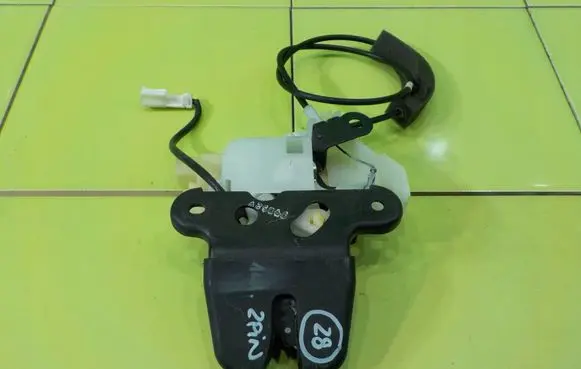 Honda Insight Tailgate exterior lock 