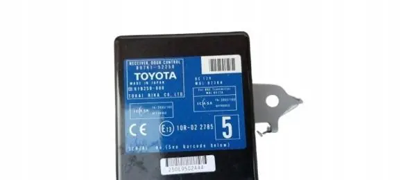 Toyota Yaris Door control unit/module 89741-52250