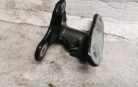 Mercedes-Benz B W246 W242 Rear door upper hinge LI141L