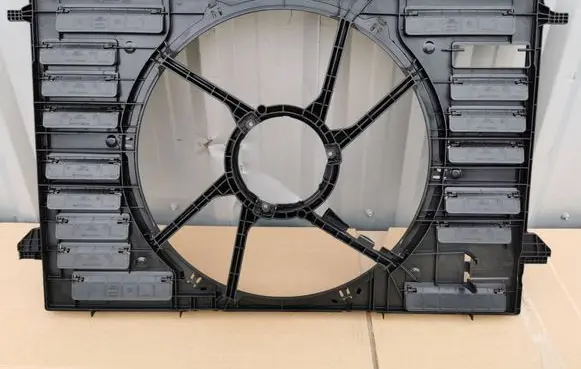 Audi A4 S4 B9 Radiator cooling fan shroud 8W0121207