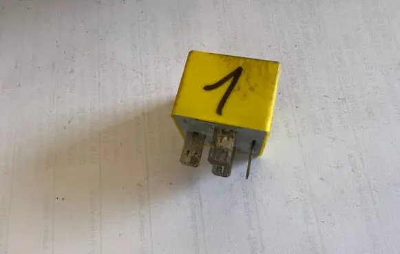 Renault Scenic I Other relay 7700844253