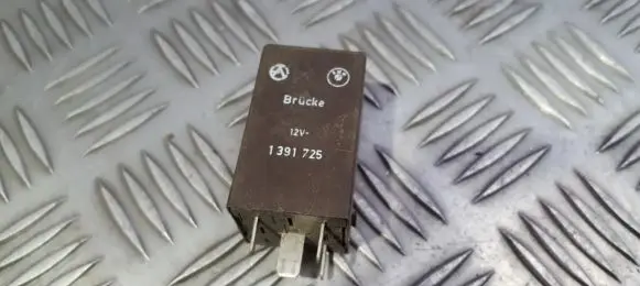 BMW 5 E34 Other relay 1391725