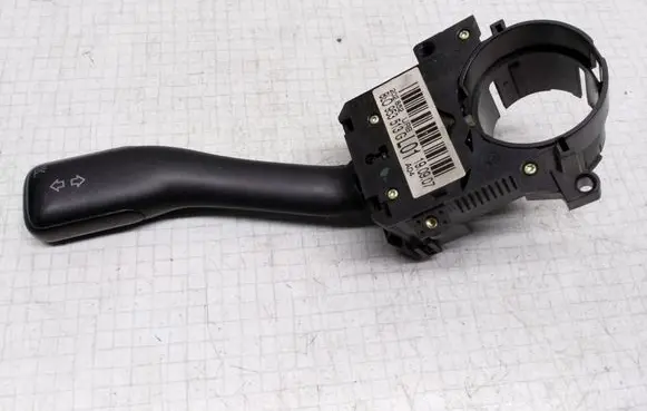 Volkswagen Golf IV Indicator stalk 8L0953513G