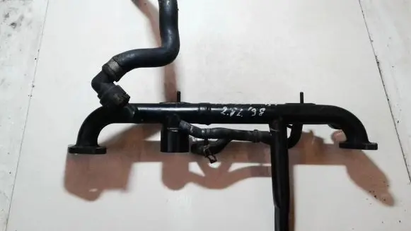Volkswagen PASSAT B5 Engine coolant pipe/hose