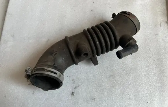 Mazda 323 Air intake hose/pipe B595132202