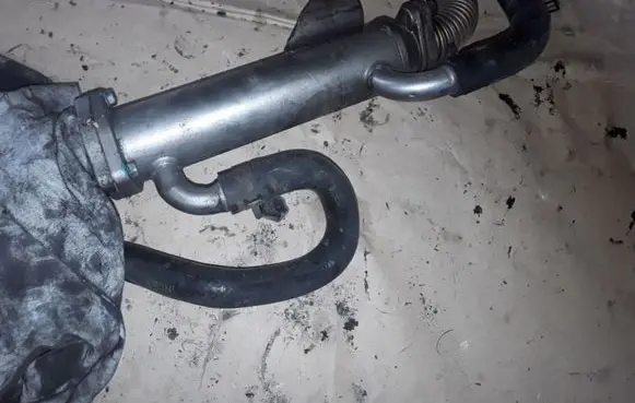 KIA Carens I EGR valve cooler 2841627410