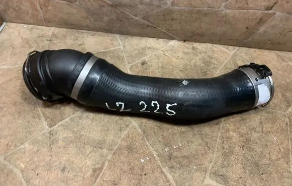 BMW X3 E83 Intercooler hose/pipe 7789048