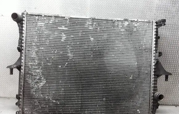 Audi Q7 4L Coolant radiator 7L0121253K