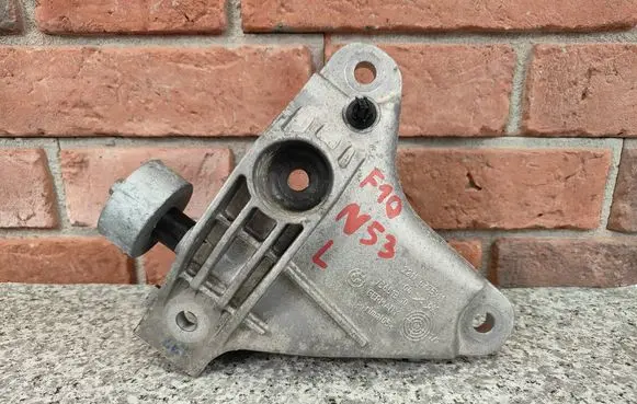 BMW 5 F10 F11 Engine mounting bracket 6775911