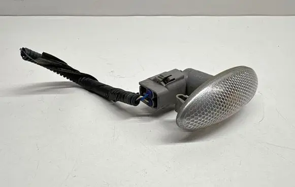 Toyota Auris 150 Front fender indicator light 8173002080