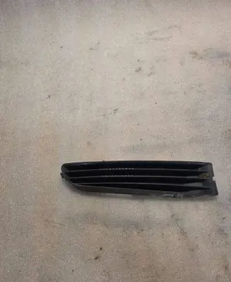 Audi A8 S8 D2 4D Front bumper lower grill 4D0853684