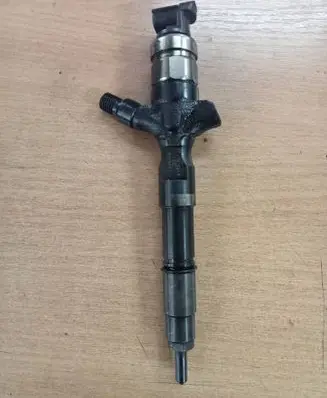 Toyota Hilux (AN10, AN20, AN30) Fuel injector 2367030140 10H06451