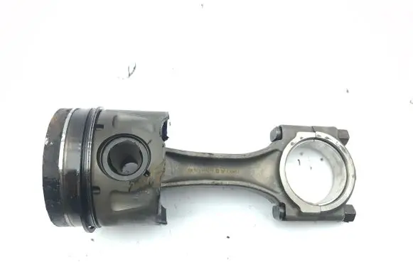 Peugeot 5008 Piston with connecting rod