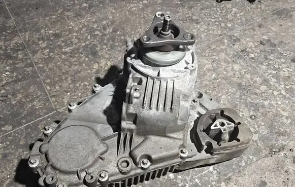 BMW X5 E70 Gearbox transfer box case 7574777 7220418 8586225010C