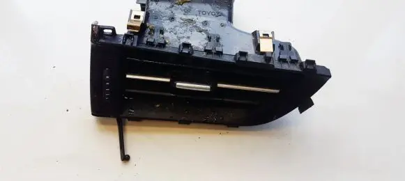 Toyota Avensis T270 Dash center air vent grill 09471005 09471-005
