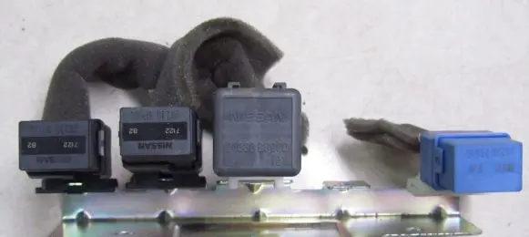 Nissan Qashqai Relay mounting block 