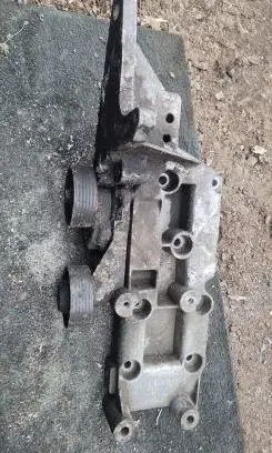 Volvo S60 Engine mounting bracket 8642196