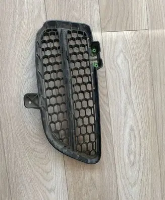 Volkswagen Touareg I Front bumper lower grill 7L6853665