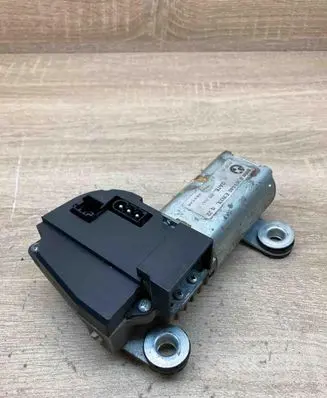 BMW 5 E39 Rear window wiper motor 8361640