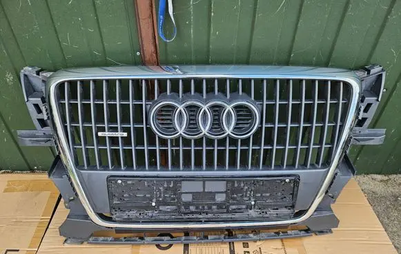 Audi Q5 SQ5 Front bumper upper radiator grill 8r0853651