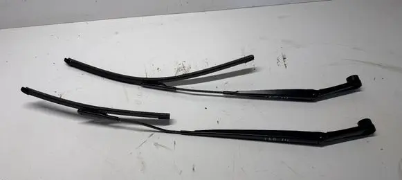 Hyundai i20 (BC3 BI3) Front wiper blade arm 98320Q0000