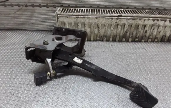 KIA Sportage Brake pedal 