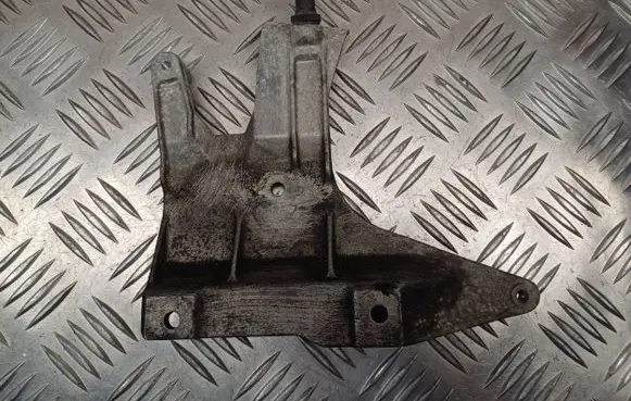 Audi A4 S4 B7 8E 8H Engine mounting bracket 03G131159B