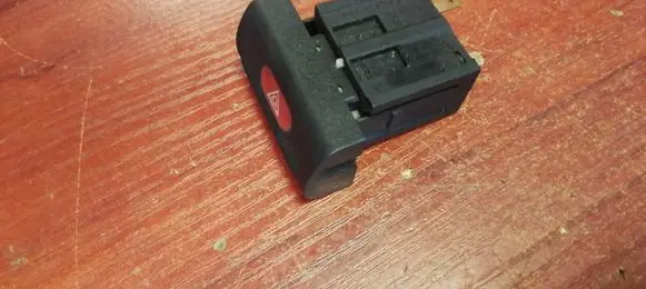 Opel Vectra B Hazard light switch 90565714