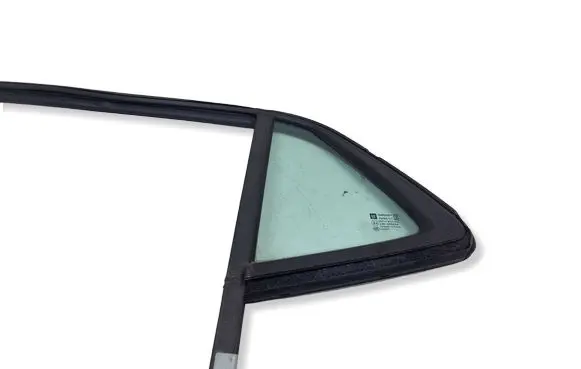 Opel Mokka Rear vent window glass DOT747M535AS2 E000090 43R000054