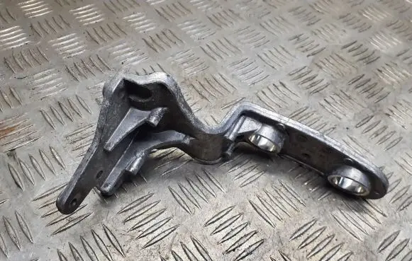 Infiniti Q70 Y51 Air filter cleaner box bracket assembly A6510941427