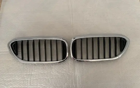 BMW 5 G30 G31 Front bumper upper radiator grill 7383519 8070470