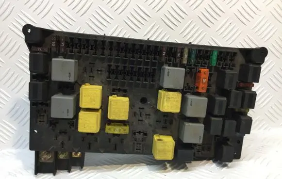 Mercedes-Benz ML W163 Fuse module 1635450205