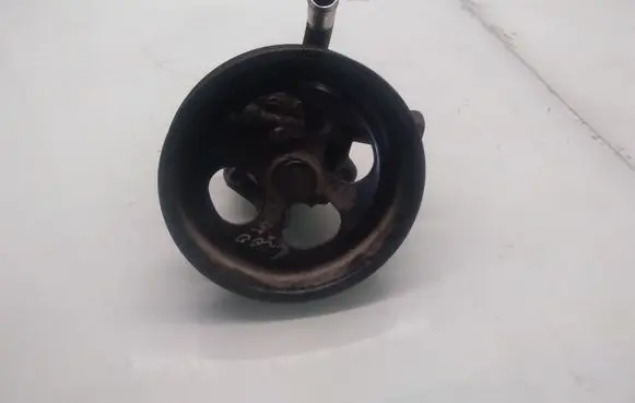 Mitsubishi L200 Power steering pump