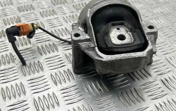 Audi A4 S4 B8 8K Engine mount bracket