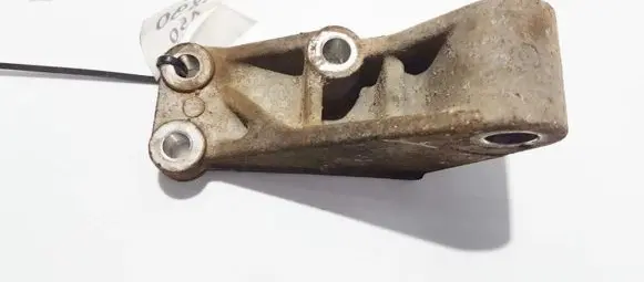 KIA Carnival Engine mounting bracket